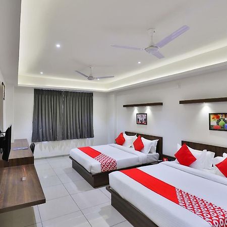 Oyo 16604 Hotel Sparsh Inn Ahmedabad Exterior photo