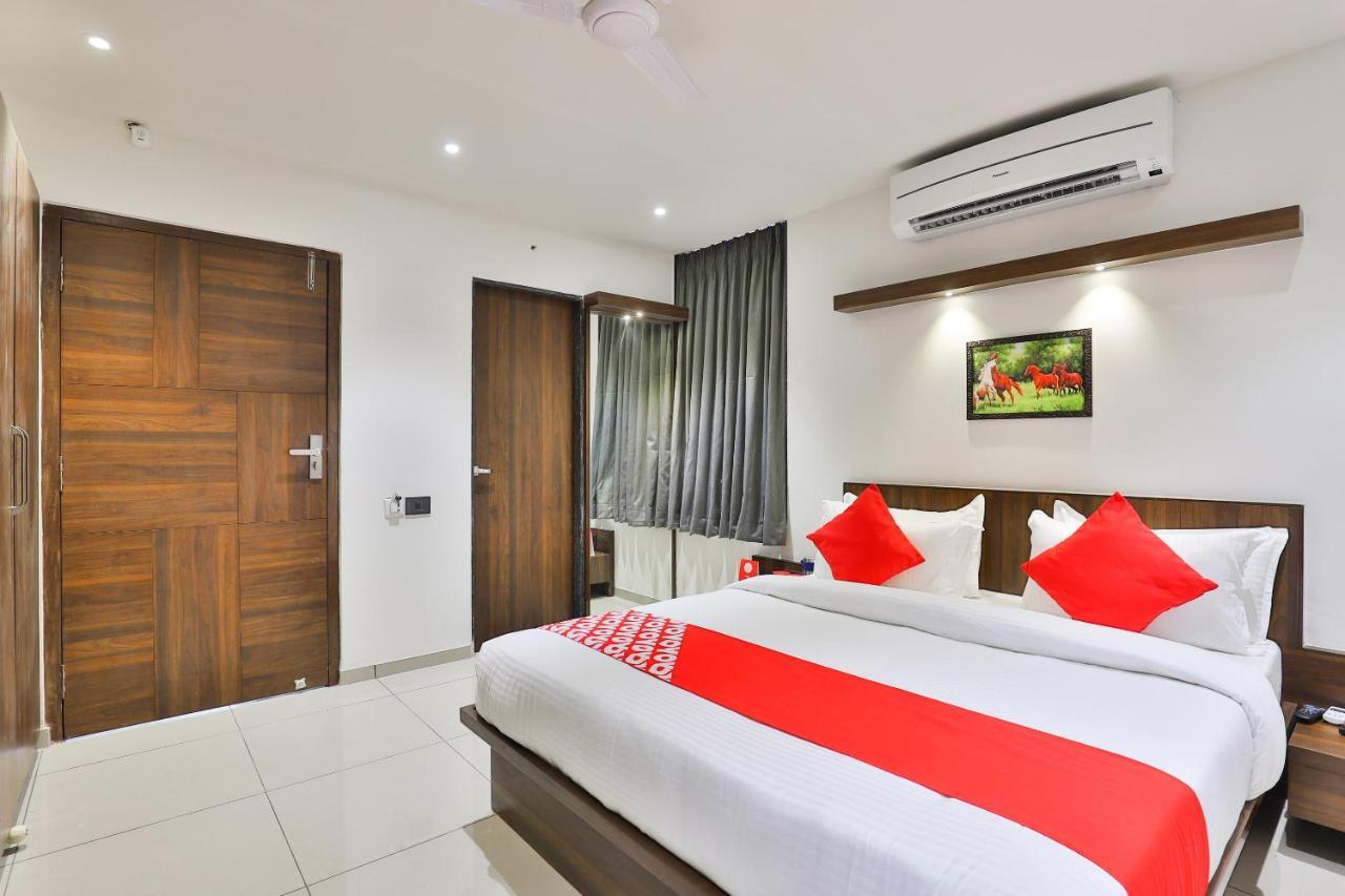 Oyo 16604 Hotel Sparsh Inn Ahmedabad Exterior photo