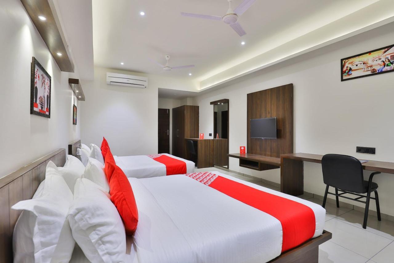 Oyo 16604 Hotel Sparsh Inn Ahmedabad Exterior photo