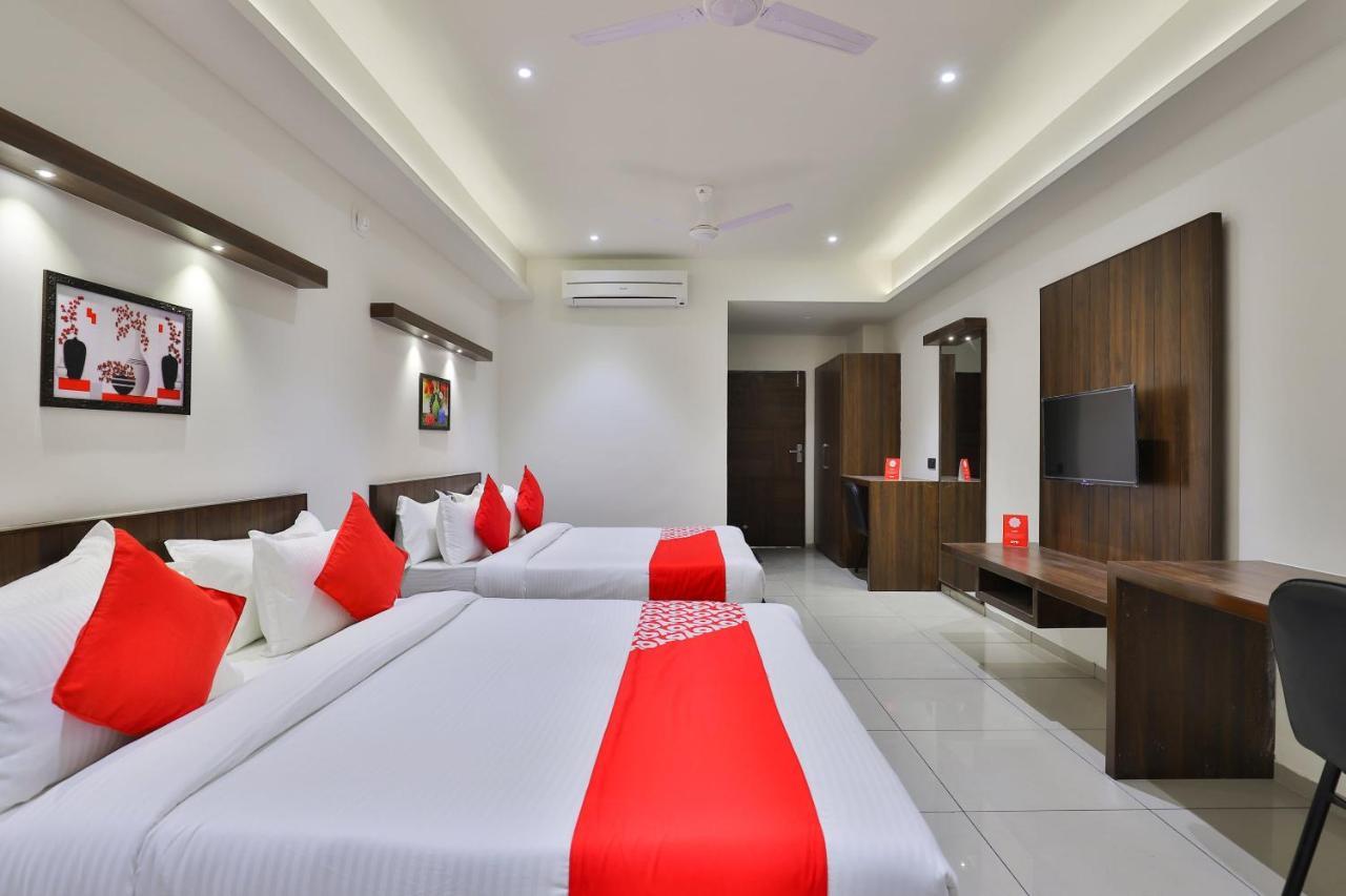 Oyo 16604 Hotel Sparsh Inn Ahmedabad Exterior photo