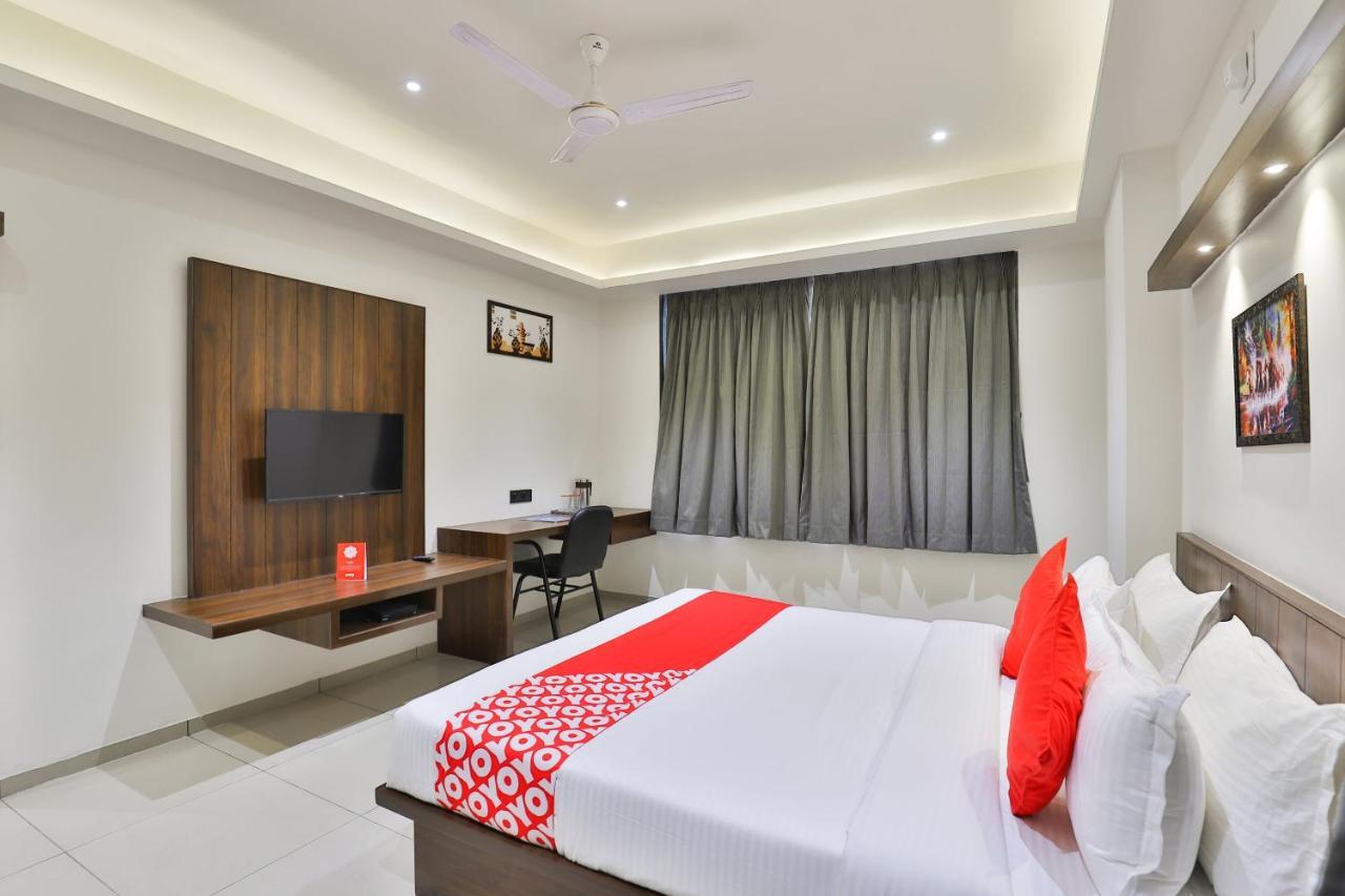 Oyo 16604 Hotel Sparsh Inn Ahmedabad Exterior photo