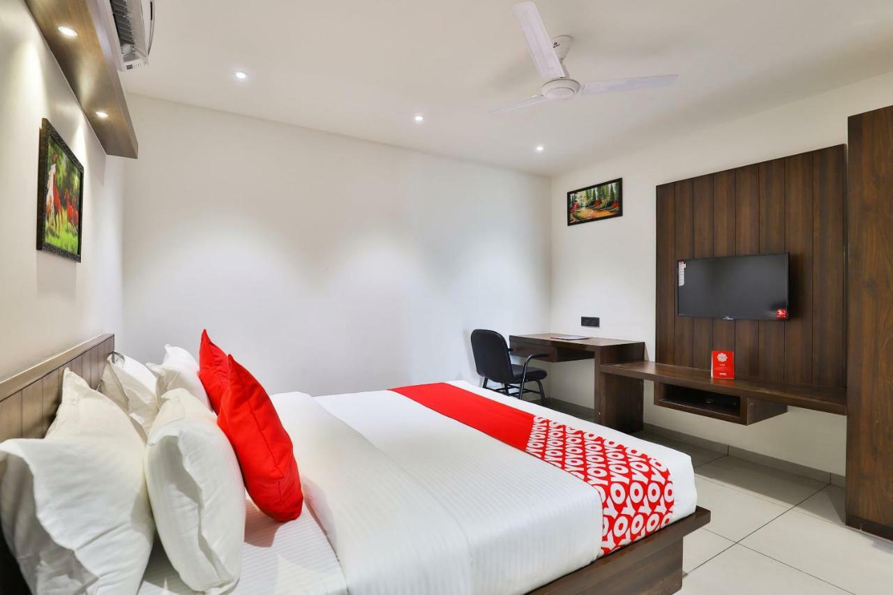 Oyo 16604 Hotel Sparsh Inn Ahmedabad Exterior photo